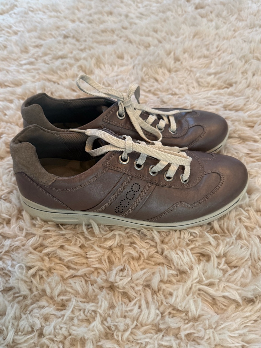 Ecco pewter colored sneakers women’s size 8